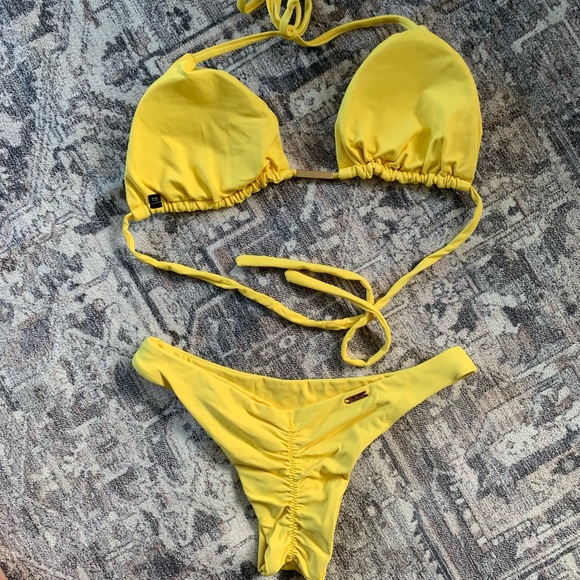 Le Saint Sunshine ☀️ yellow 2 piece triangle bikini 👙 - Picture 4 of 6